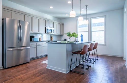Oxford House | The Southern Reserve, 3BR by Velvet Ditch Villas