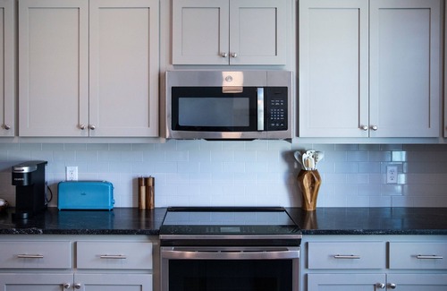 Oxford House | The Southern Reserve, 3BR by Velvet Ditch Villas