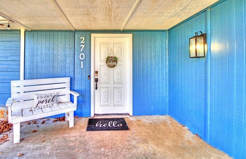 Broken Arrow House | The Space Place: Cosmic-Themed Family Getaway Near Hotspots in Tulsa, Oklahoma!
