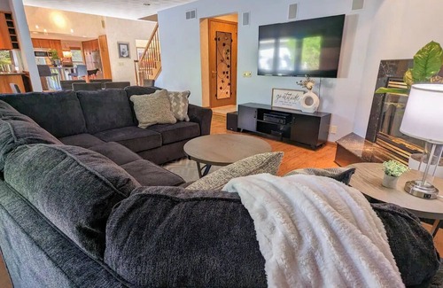 Janesville House | The Spacious Retreat