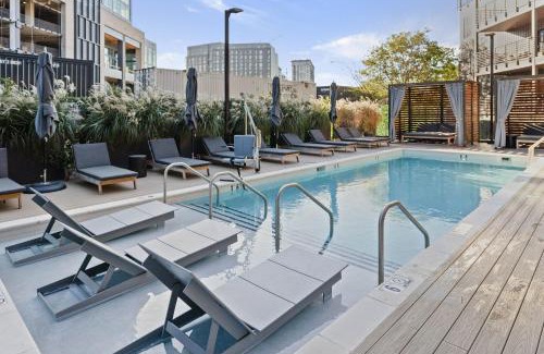 Downtown Nashville House | The Speakeasy Walk to Broadway Parking Pool