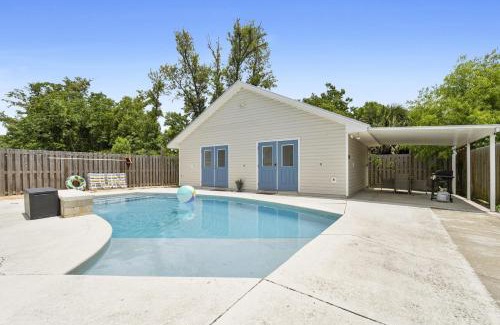 Lynn Haven House | The Splash Pad Sleeps 13 w Pool Patio and Garage