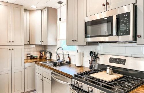 East Colorado Springs House | The Springs Sanctuary central location games!