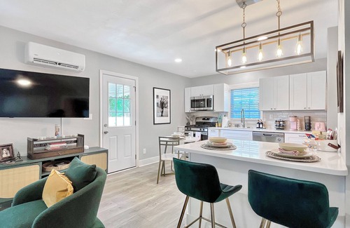 North Charleston House | The St. Murray: cute themed 2 bedroom 9 mins from downtown Charleston