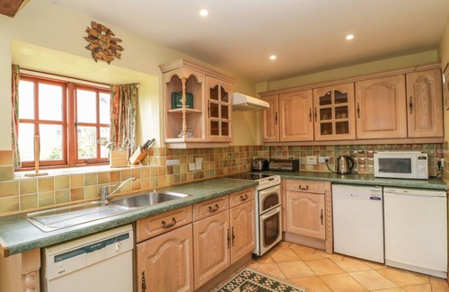 Sturminster Newton Cottage | THE STABLES, pet friendly, with a garden in Hazelbury Bryan