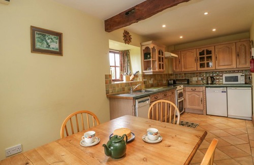 Sturminster Newton Cottage | THE STABLES, pet friendly, with a garden in Hazelbury Bryan