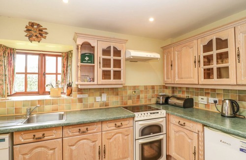 Sturminster Newton Cottage | THE STABLES, pet friendly, with a garden in Hazelbury Bryan