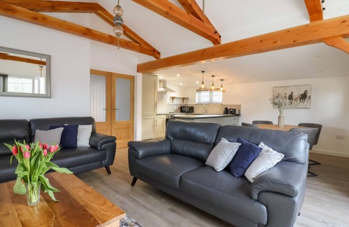 Shute Cottage | THE STABLES @ MERRYDOWN, family friendly, with hot tub in Axminster