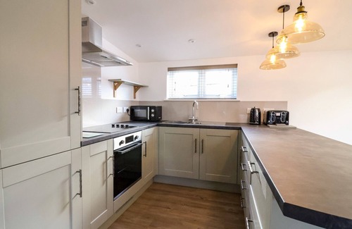 Shute Cottage | THE STABLES @ MERRYDOWN, family friendly, with hot tub in Axminster