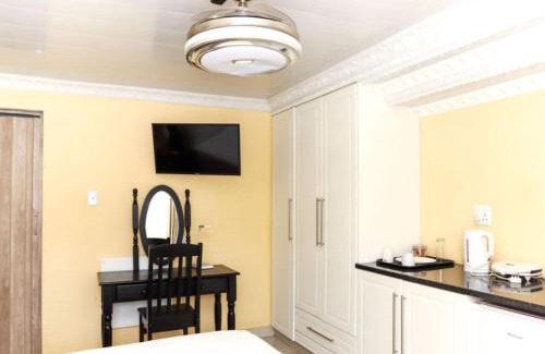 Emalahleni House | The Star Guest House