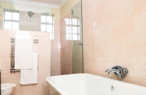 Emalahleni House | The Star Guest House