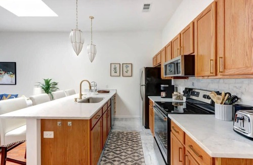 Historic District - North Apartment | The Statesman, Fresh | Centered in the Action!