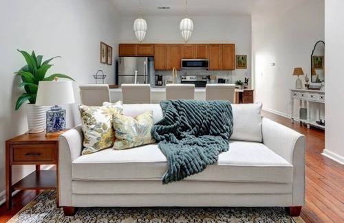 Historic District - North Apartment | The Statesman, Fresh | Centered in the Action!