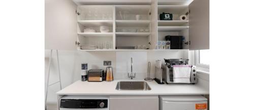 West Hendon Apartment | The Staycation Spot: Luxe Studio
