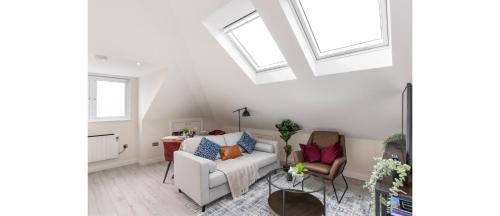 West Hendon Apartment | The Staycation Spot: Luxe Studio