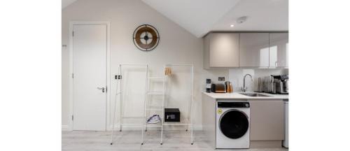 West Hendon Apartment | The Staycation Spot: Luxe Studio