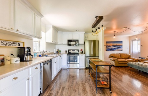 Yacht Harbor House | The Stewart House- Private Pool and Lake Access