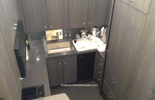 Austin Villa | The Studio Unit near COTA: Hot Tub, BBQ & Events!