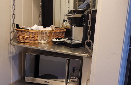 Roswell Apartment | The Suite At Canton Street in Downtown Roswell with pool
