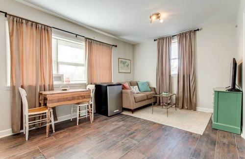 Franklin Apartment | The Suite Spot – Budget-Friendly & Fully Equipped