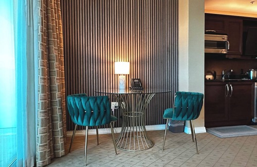 Las Vegas Hotel | The Suite Spot@MGM Signature Balcony Strip View