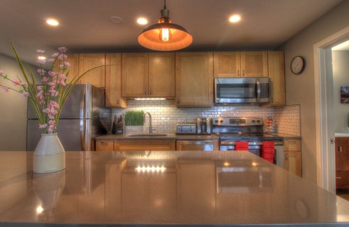 Killington Condo | The Suites + Next Door Studio: 3 Room Condo, Sleeps 10, Bus Route.