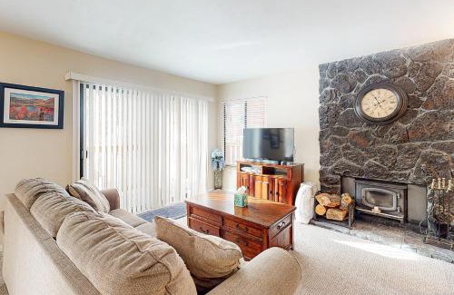 Mammoth Lakes Apartment | The Summit 207