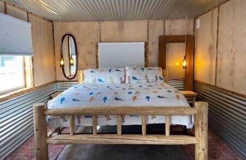 South Fork House | The SummitnAt the Crossroads of Town and Trail