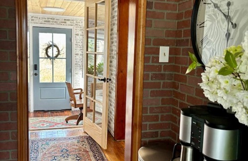 Plainville Apartment | The Sun Filled Cozy Creamery