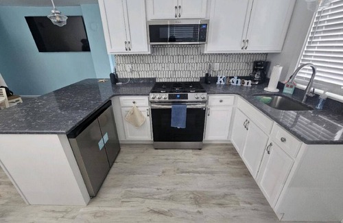 Cape May - Wildwood Condo | The Sunflower, Family Fun in the Sun n2 minute walk to the boardwalk and beach.