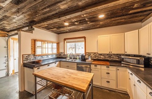 Cotopaxi House | The Sunset Barndo: Relax in the Mountains!