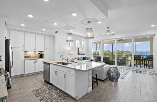 Whitney Beach Condo | The Sunset Retreat Is A Luxury 3/3 Condo Overlooking Anna Maria Sound.