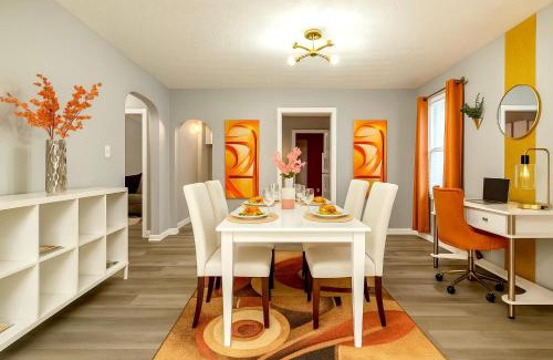 Cleveland House | The Sunstone Retreat - 2BR Upper Unit of A Triplex In Brooklyn Centre Near Downtown With Parking, Laundry & Self Check-In