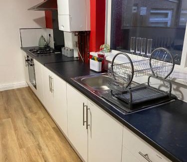 Sunderland Apartment | The Superhost - 4 BR House