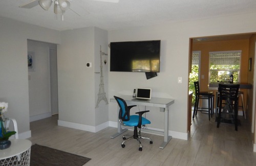 North Central Hollywood Apartment | The T-R-O-P-I-C of HOLLYWOOD