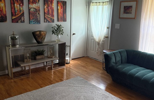 Jonesboro House | The Teal Retreat - Stylish 3BR Home near Atlanta Airport & Downtown