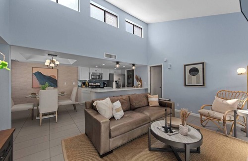 Kyrene-Superstition Condo | THE TEMPE Designer HOME! Pets stay FREE!