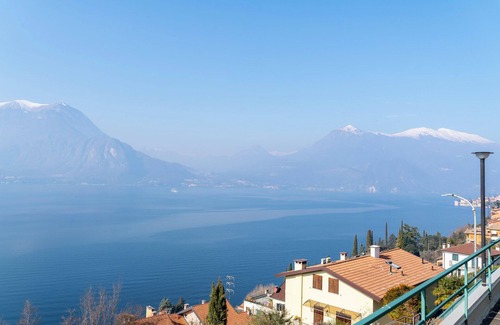 Fiumelatte Apartment | The terrace on Como Lake - Varenna Pino