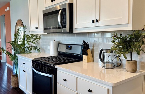 Austin House | The Terracotta Loft- Community Pool- Close to airport and Austin Downtown