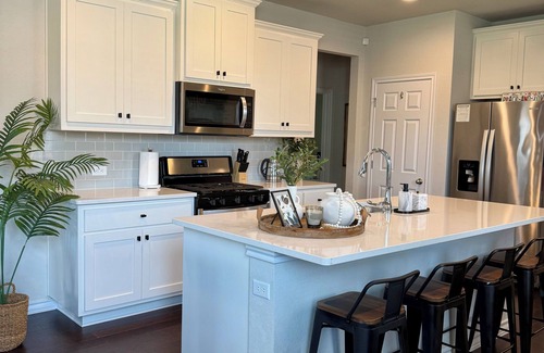 Austin House | The Terracotta Loft- Community Pool- Close to airport and Austin Downtown
