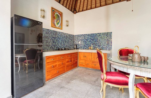 Singakerta House | The Third Eye House ~ salt water pool ~ bath tubs ~ peaceful ~ outdoor living