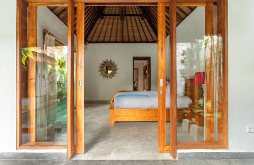 Singakerta House | The Third Eye House ~ salt water pool ~ bath tubs ~ peaceful ~ outdoor living