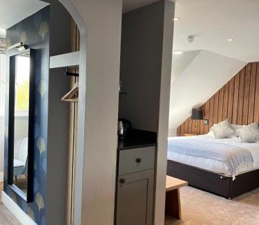 Ely Bed & Breakfast | The Three Pickerels