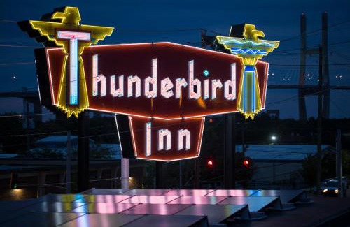 Yamacraw Village Hotel | The Thunderbird Inn