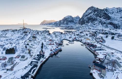 Sørvagen Hotel | The Tide - Rorbuer