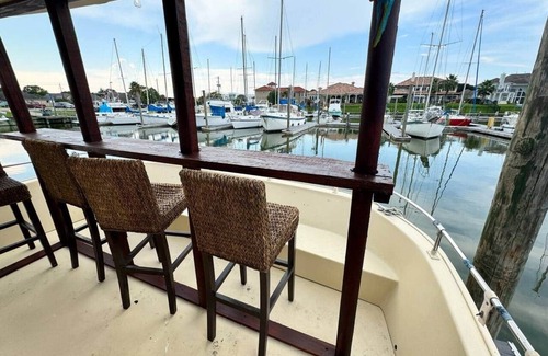 Clear Lake Shores Boat Rental | The Tiki Treasure Boat