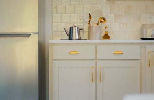 New Plymouth Cabin | The Timber Haus| Luxury Scandinavian Design + Hot Tub | Fire Pit | Romantic