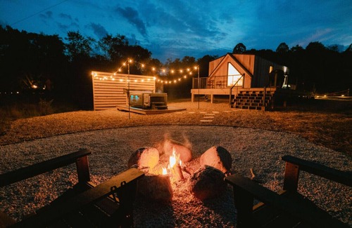 New Plymouth Cabin | The Timber Haus| Luxury Scandinavian Design + Hot Tub | Fire Pit | Romantic