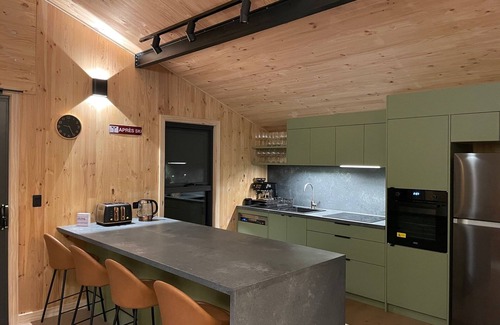 Jindabyne House | The Timber House: Modern Chalet Charm with Sustainable Luxury
