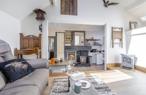 Llwyngwril House | The Tin House